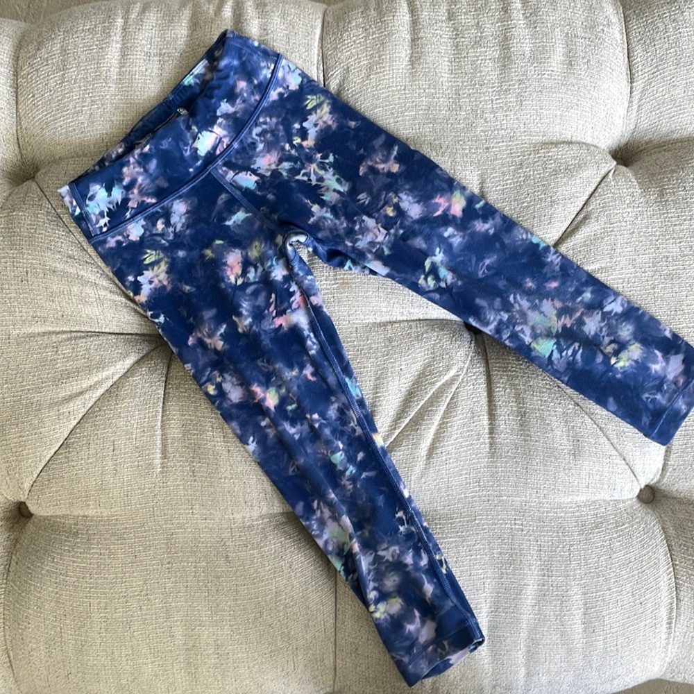 Athleta Girl tie dye capri length yoga leggings